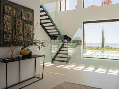Lyxvilla med 9 sovrum och panoramautsikt över havet i Estepona East