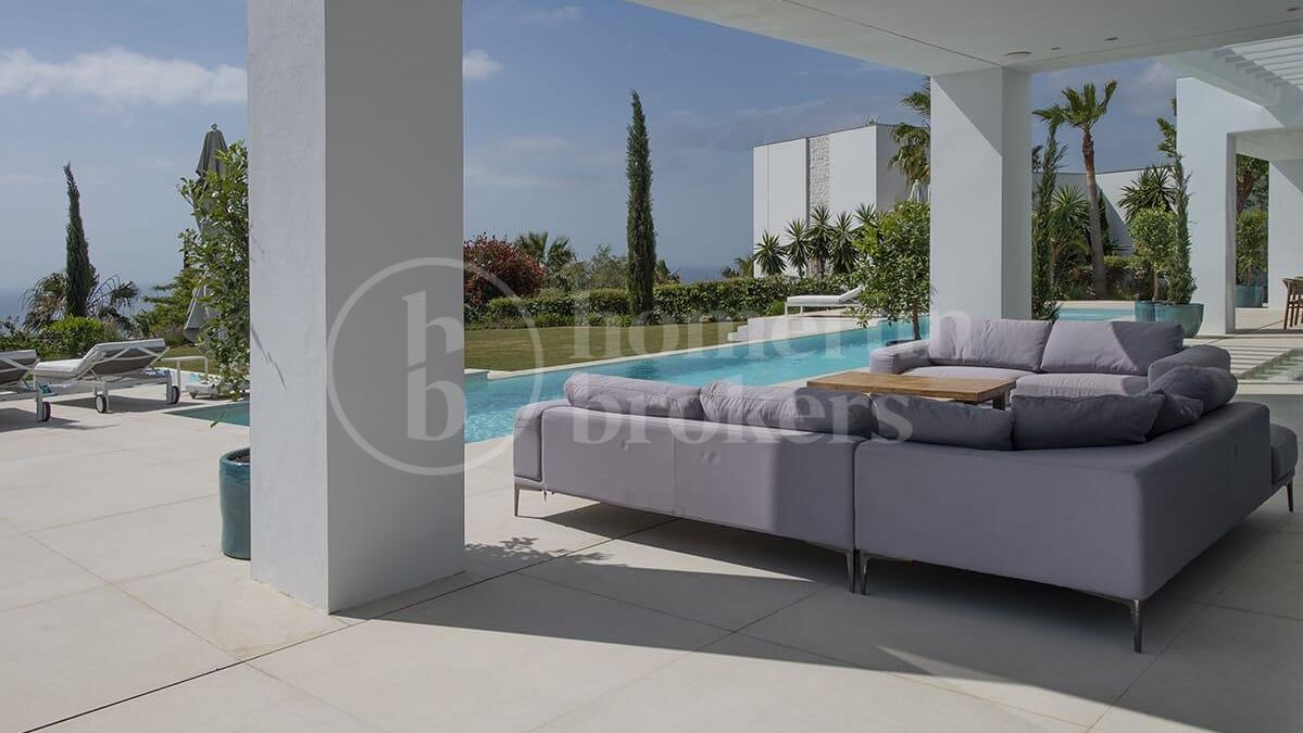 Lyxvilla med 9 sovrum och panoramautsikt över havet i Estepona East