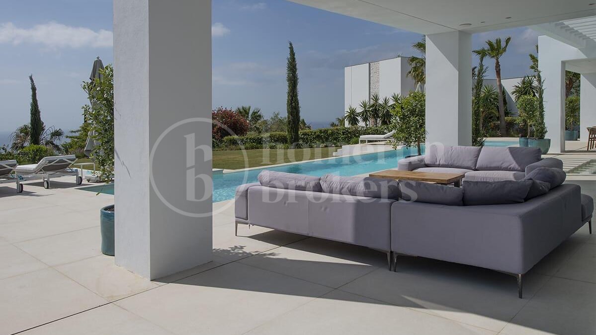 9-Bedroom Luxury Villa with Panoramic Sea Views in Estepona East
