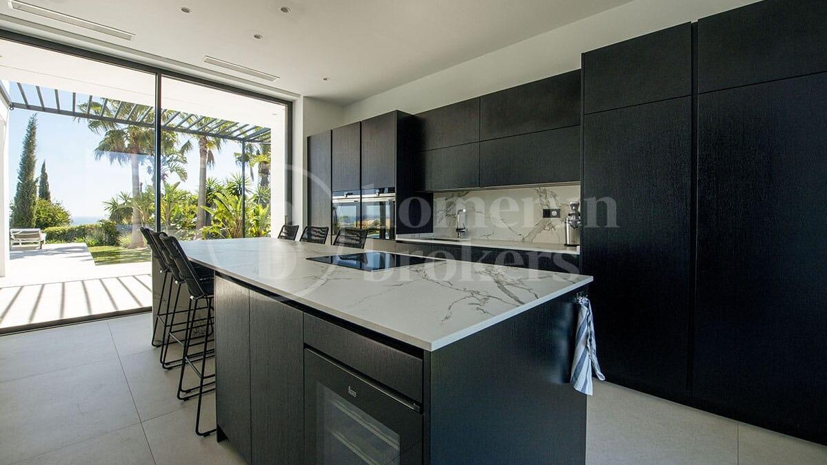 9-Bedroom Luxury Villa with Panoramic Sea Views in Estepona East