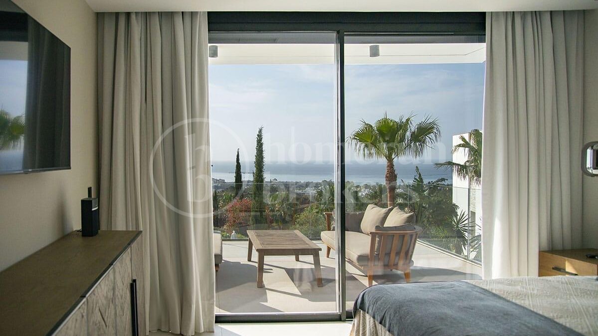 9-Bedroom Luxury Villa with Panoramic Sea Views in Estepona East