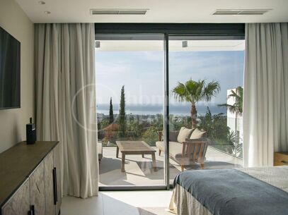 Lyxvilla med 9 sovrum och panoramautsikt över havet i Estepona East
