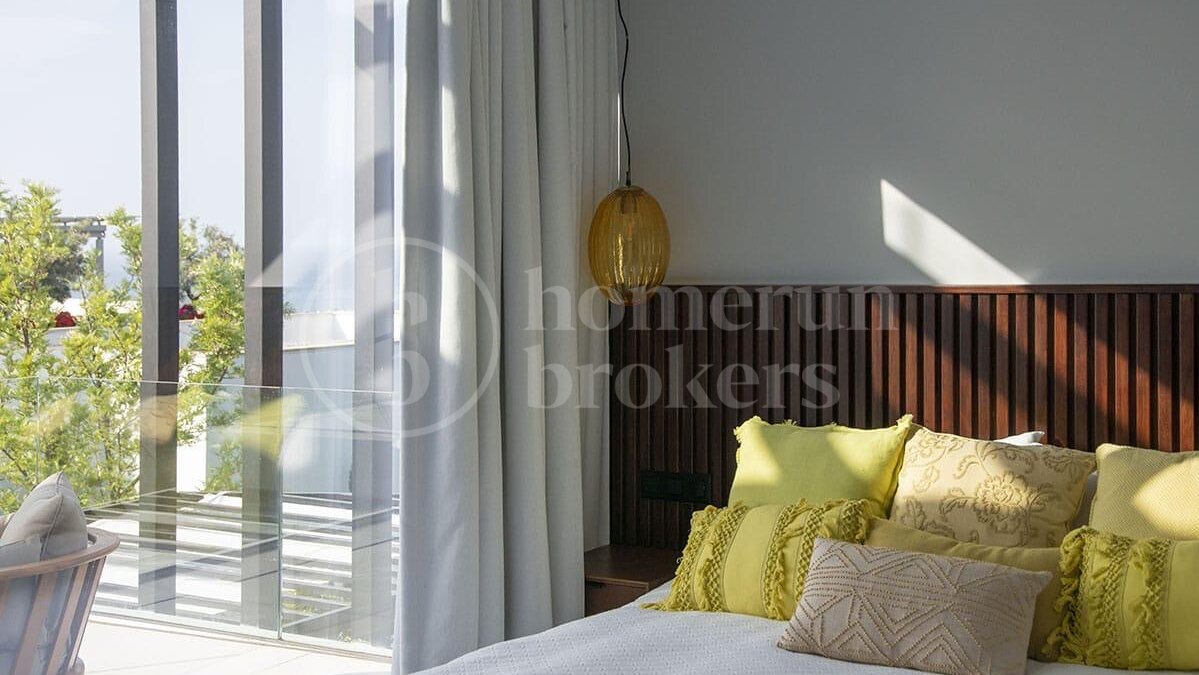 9-Bedroom Luxury Villa with Panoramic Sea Views in Estepona East