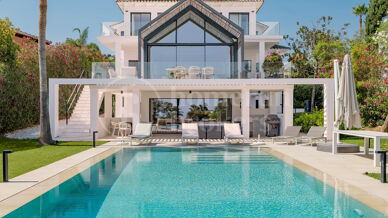 Villa La Madrugada - Contemporary 6-Bedroom Luxury Villa