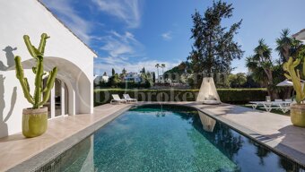 Villa Melrose – Frontline golfvilla i ett plan