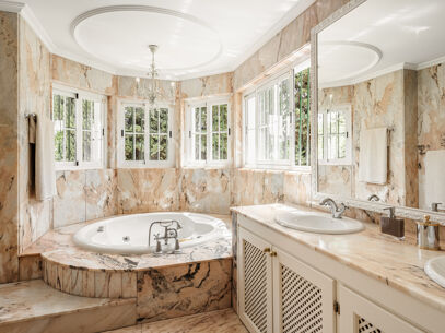 Casa Flora - Mediterranean Villa on a Large Private Plot on the Golden Mile