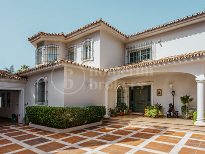 Casa Flora - Mediterranean Villa on a Large Private Plot on the Golden Mile