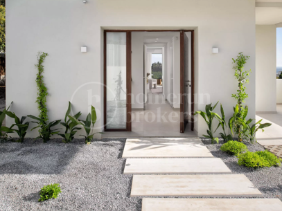 Villa Alma de Elviria - Contemporary Villa Walking Distance to the Beach