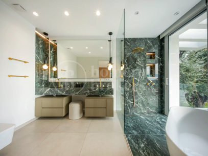 Villa Alma de Elviria - Contemporary Villa Walking Distance to the Beach