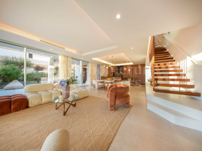Villa Alma de Elviria - Contemporary Villa Walking Distance to the Beach
