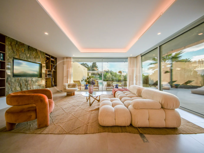 Villa Alma de Elviria - Contemporary Villa Walking Distance to the Beach