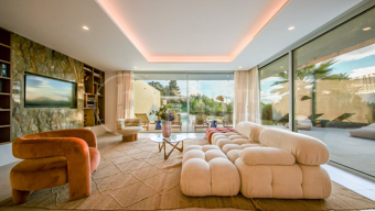 Villa Alma de Elviria - Contemporary Villa Walking Distance to the Beach