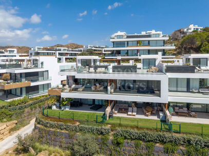 Luxury Duplex Penthouse with Private Rooftop Pool & Sea Views
