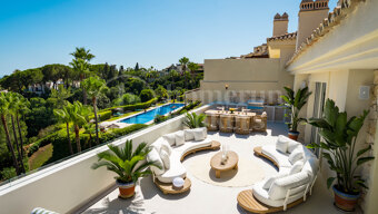 Alba Residence - Renovated Penthouse with Panoramic Sea Views