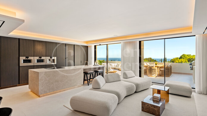 Alba Residence - Renovated Penthouse with Panoramic Sea Views