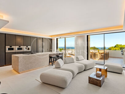 Alba Residence - Renovated Penthouse with Panoramic Sea Views