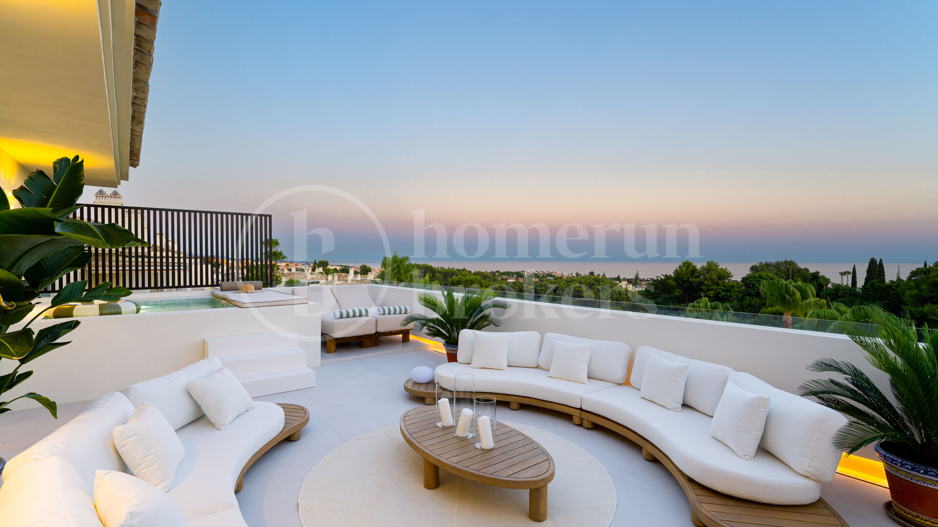 Alba Residence - Renovated Penthouse with Panoramic Sea Views