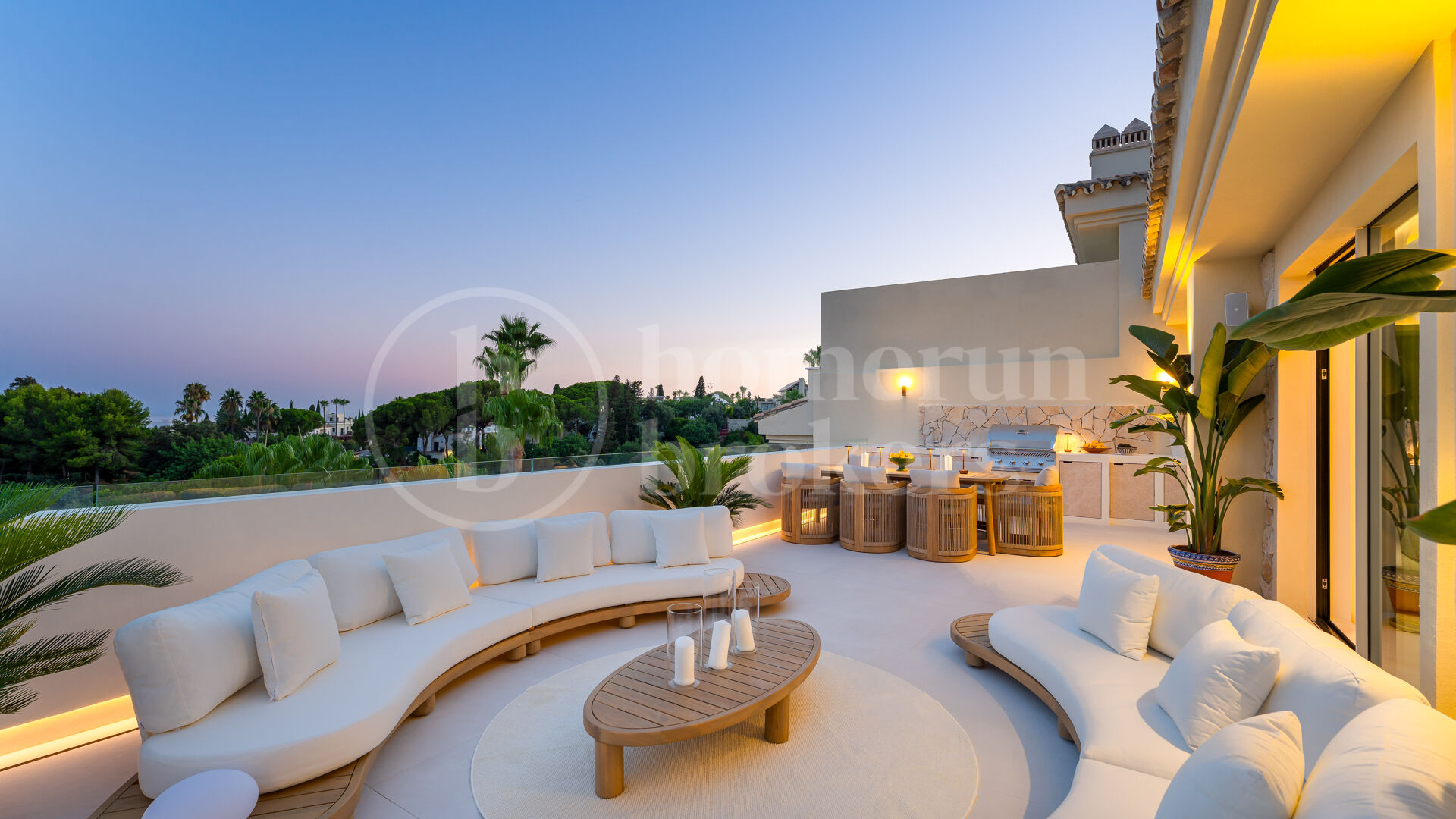 Alba Residence - Renovated Penthouse with Panoramic Sea Views