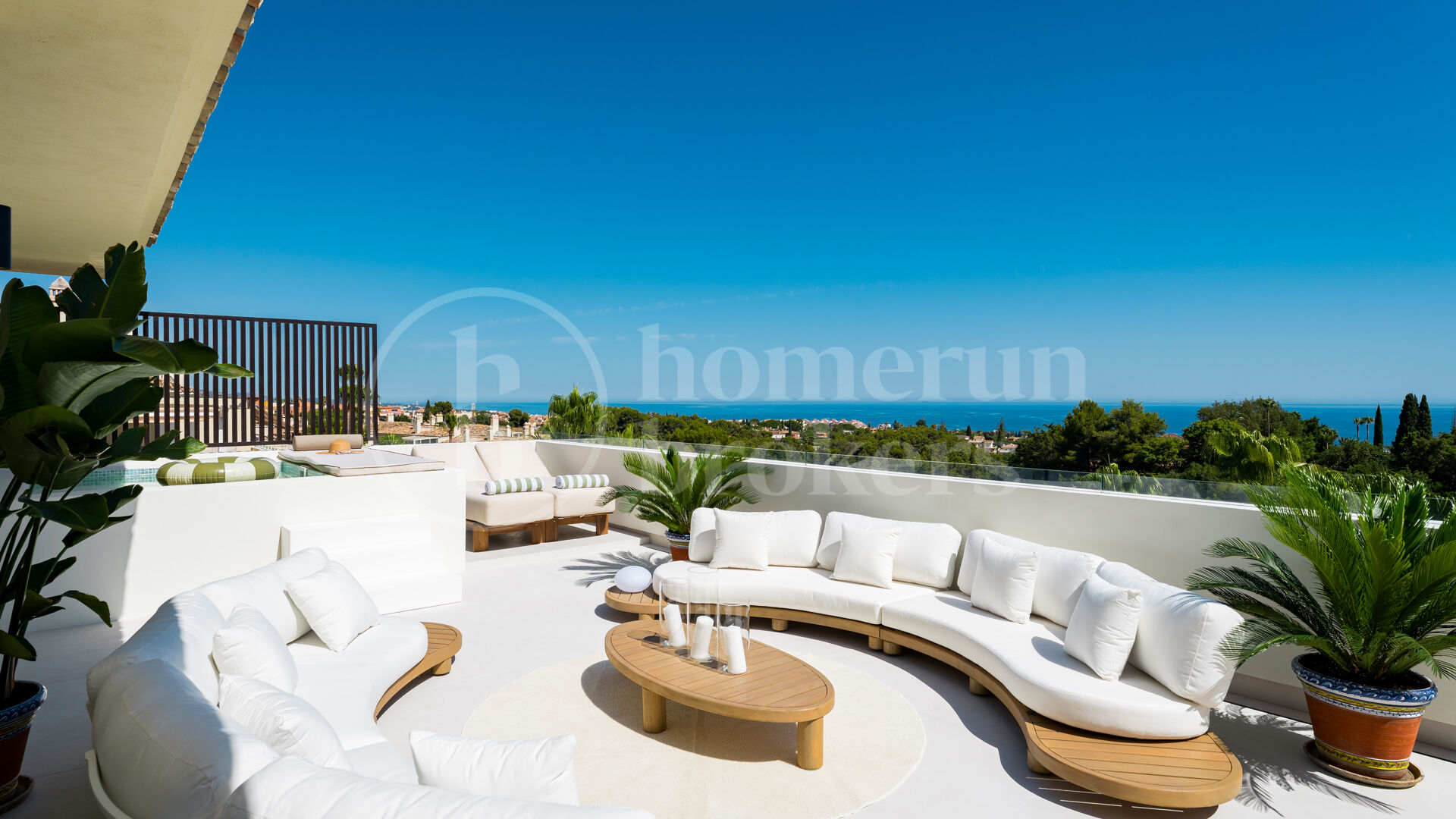 Alba Residence - Renovated Penthouse with Panoramic Sea Views