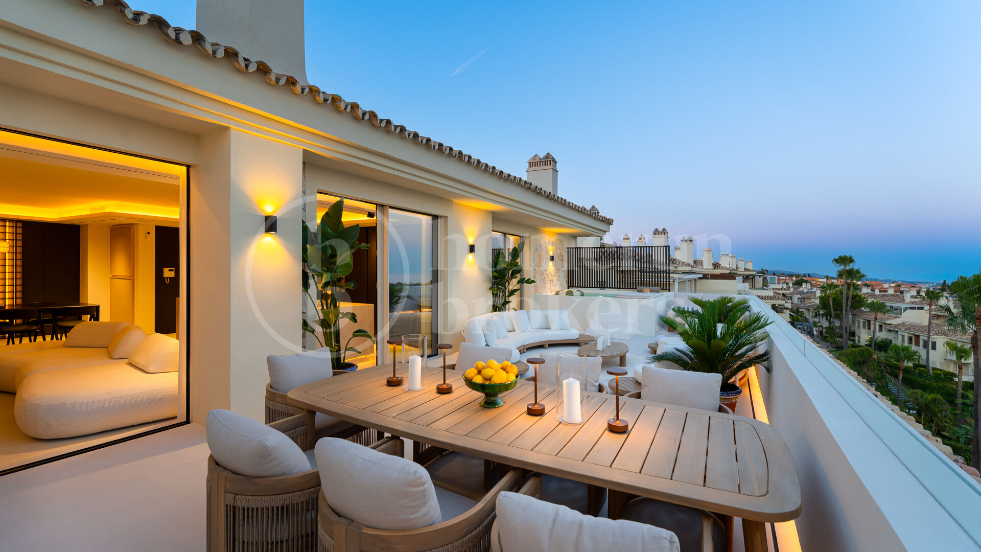 Alba Residence - Renovated Penthouse with Panoramic Sea Views