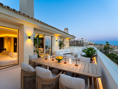 Alba Residence - Renovated Penthouse with Panoramic Sea Views