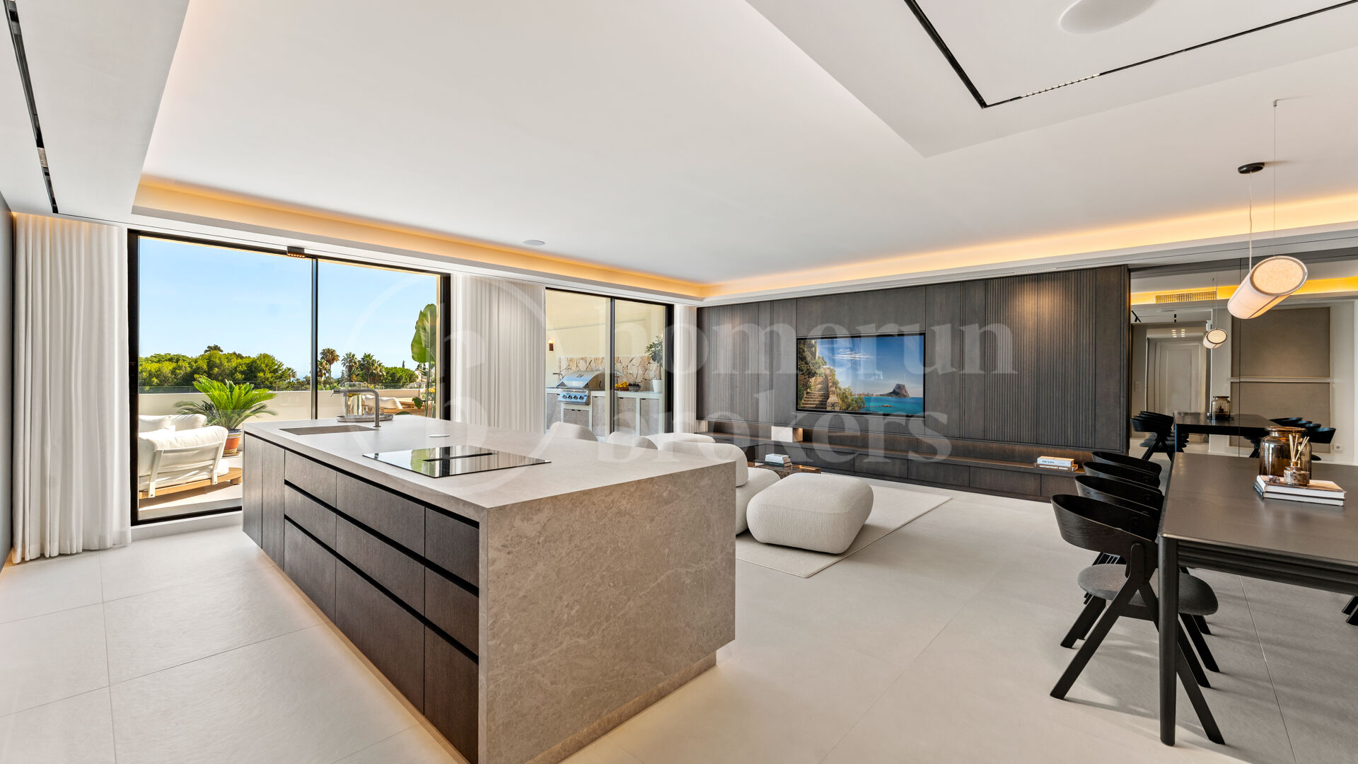 Alba Residence - Renovated Penthouse with Panoramic Sea Views