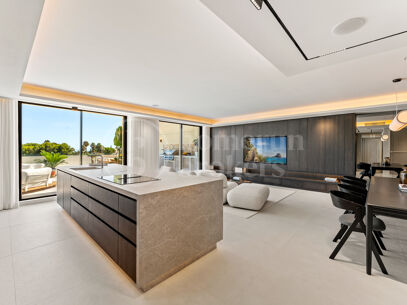 Alba Residence - Renovated Penthouse with Panoramic Sea Views