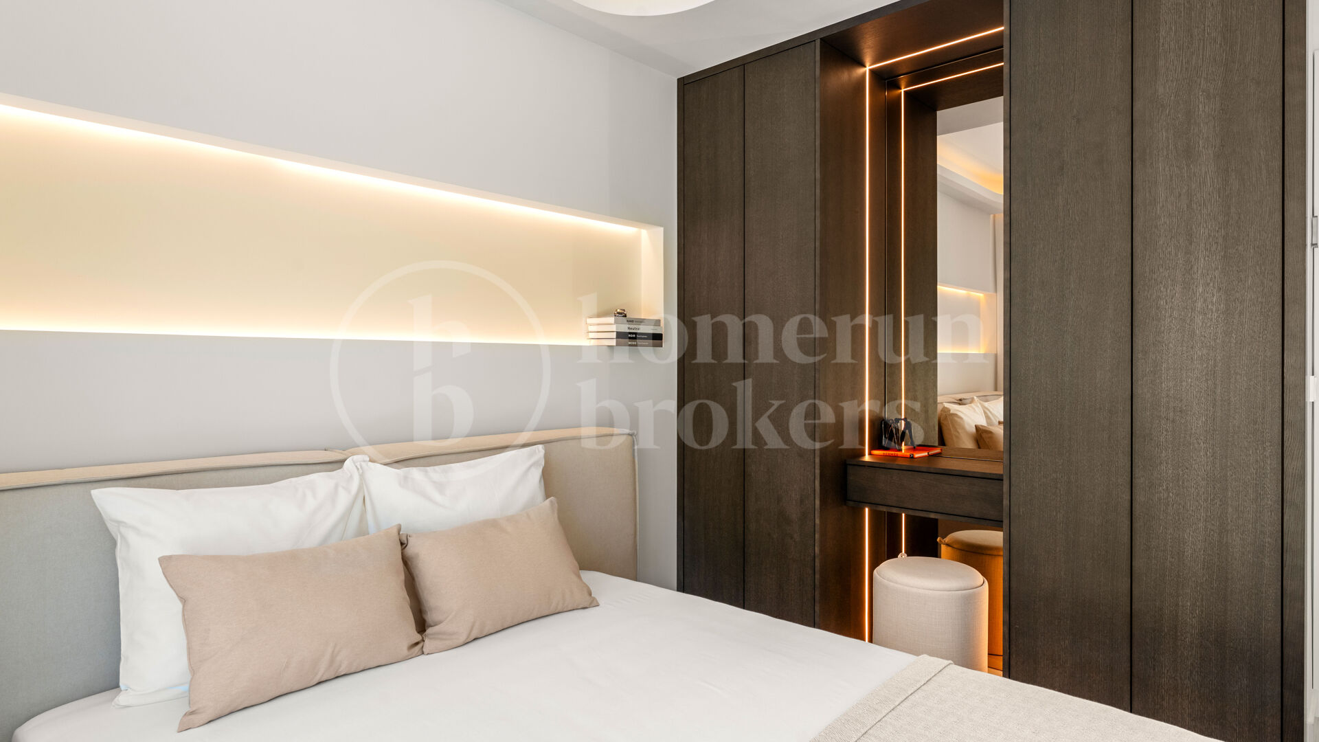 Alba Residence - Renovated Penthouse with Panoramic Sea Views