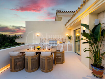 Alba Residence - Renovated Penthouse with Panoramic Sea Views