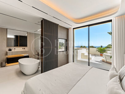 Alba Residence - Renovated Penthouse with Panoramic Sea Views