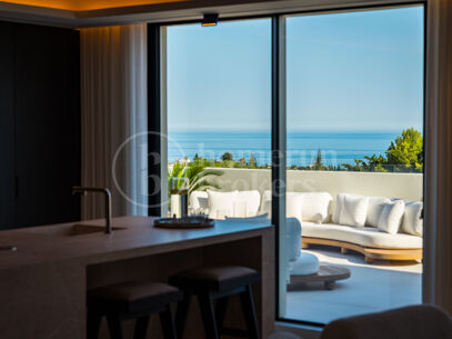 Alba Residence - Renovated Penthouse with Panoramic Sea Views
