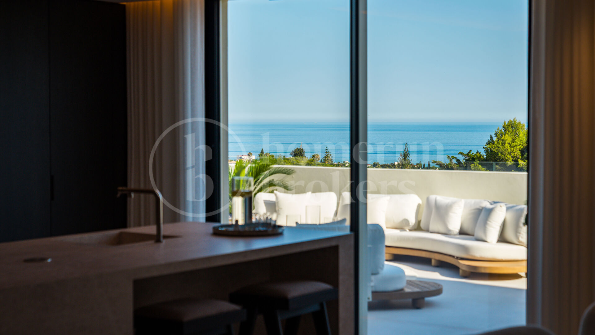 Alba Residence - Renovated Penthouse with Panoramic Sea Views