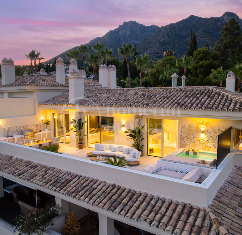 Alba Residence - Renovated Penthouse with Panoramic Sea Views