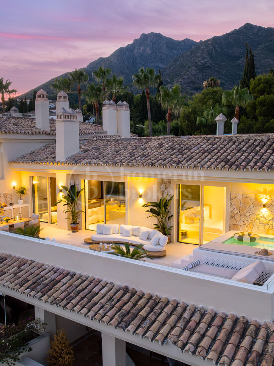 Alba Residence - Renovated Penthouse with Panoramic Sea Views