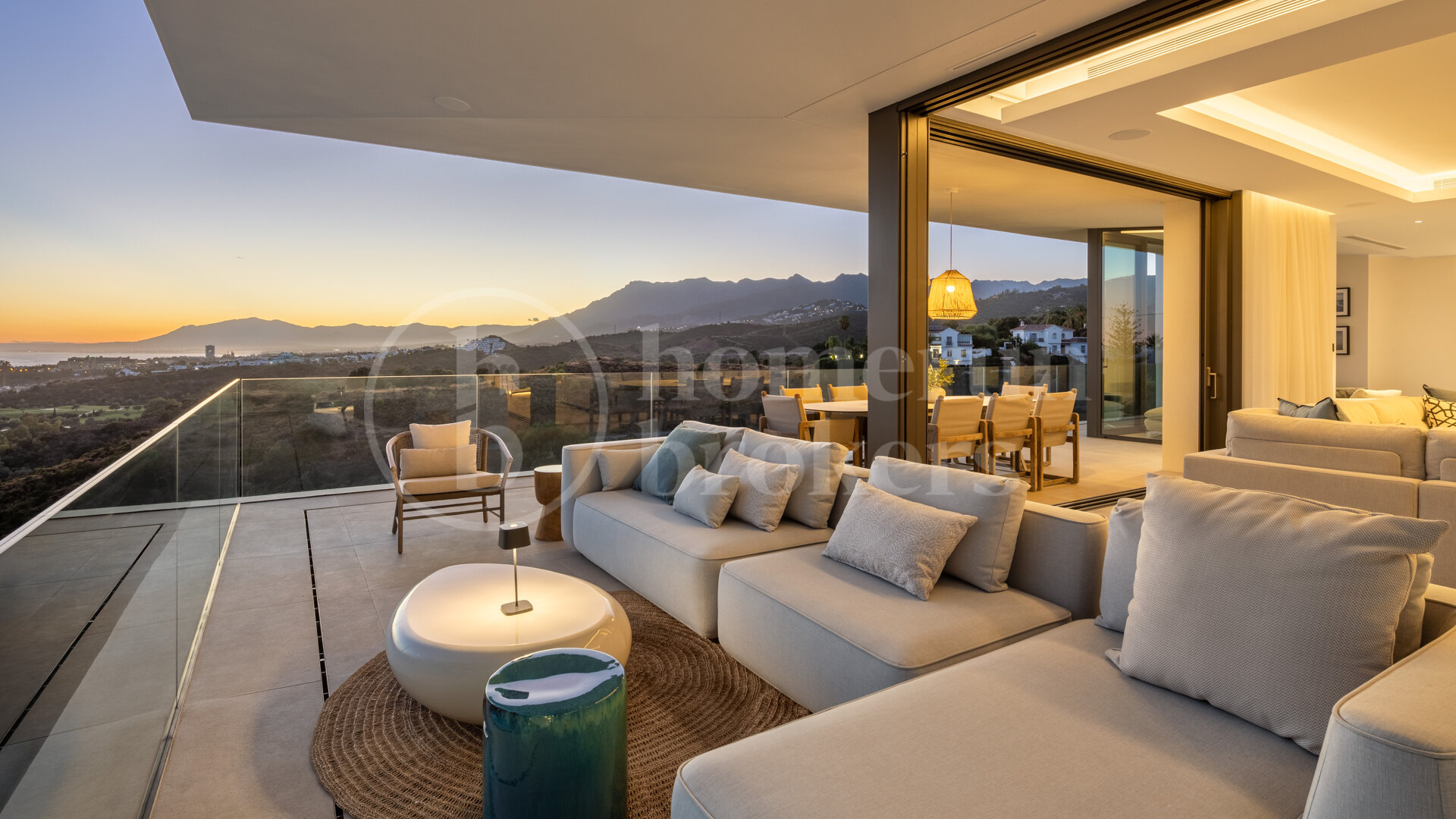 Villa Colina - Brand New Contemporary Villa with Sea Views