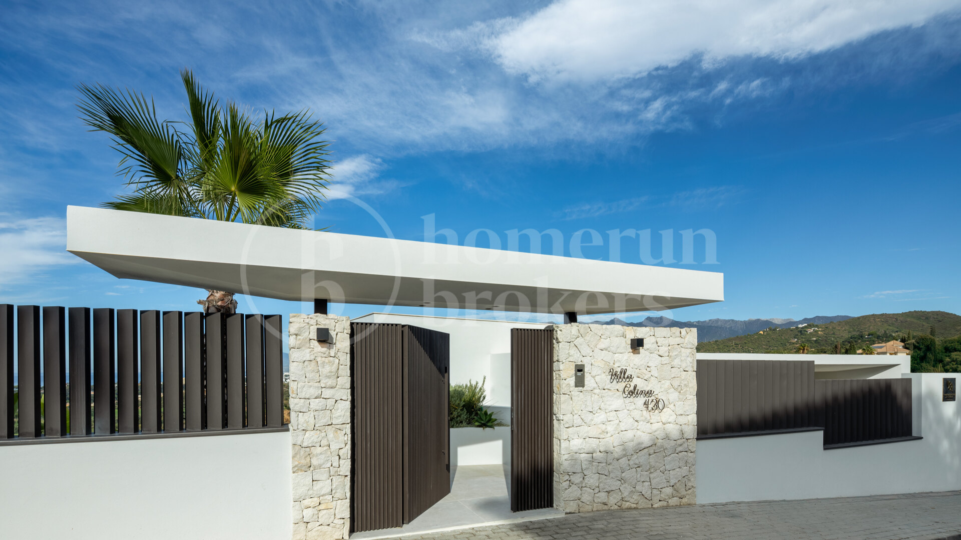 Villa Colina - Brand New Contemporary Villa with Sea Views