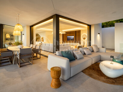 Villa Colina - Brand New Contemporary Villa with Sea Views