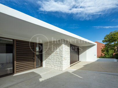 Villa Colina - Brand New Contemporary Villa with Sea Views