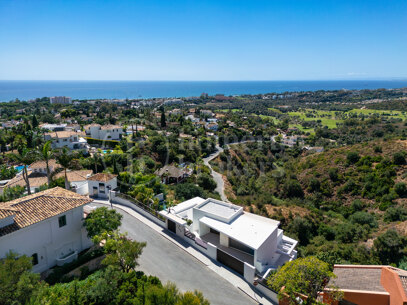 Villa Colina - Brand New Contemporary Villa with Sea Views