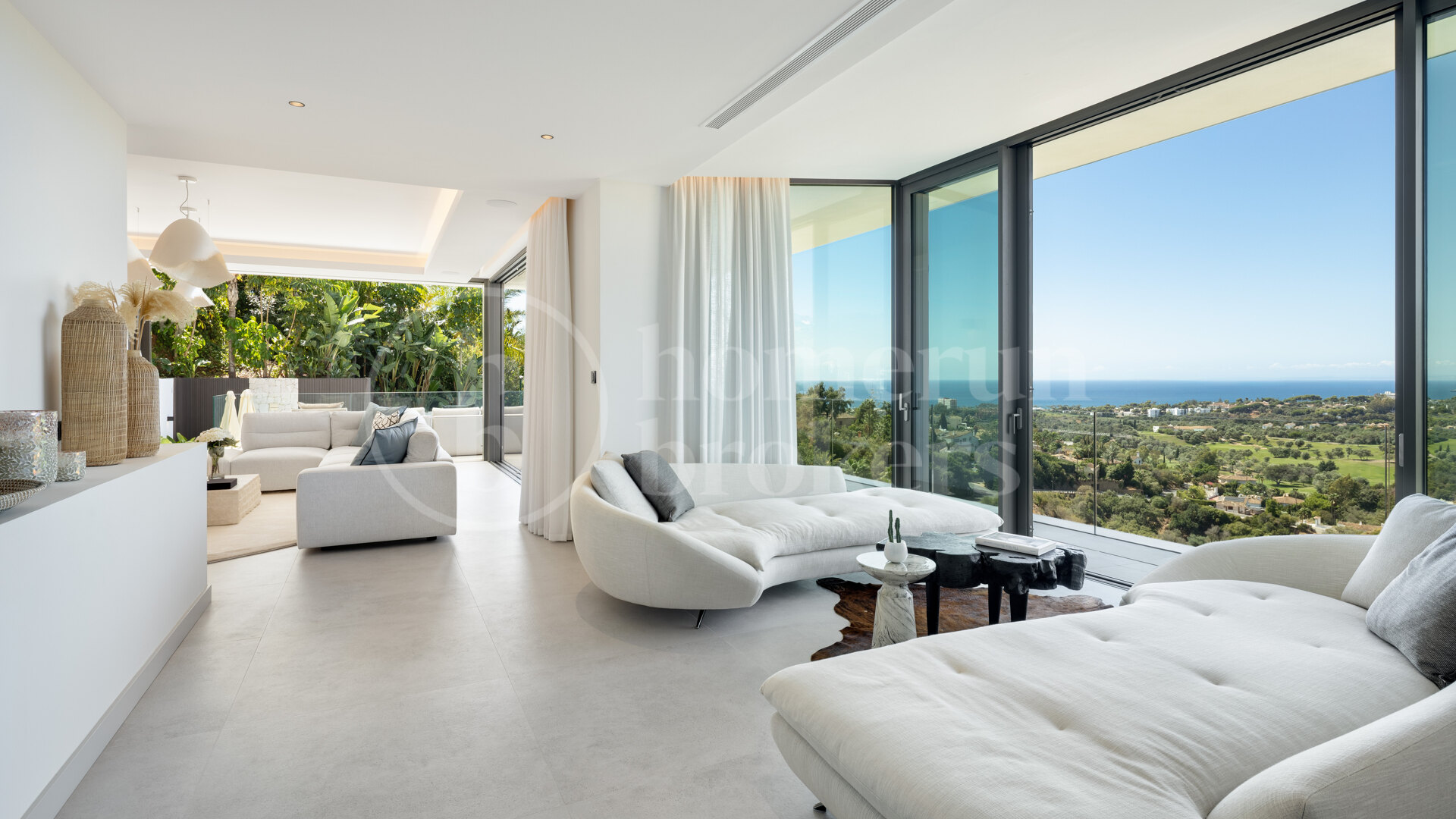 Villa Colina - Brand New Contemporary Villa with Sea Views