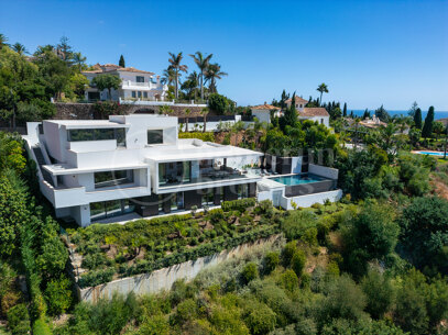 Villa Colina - Brand New Contemporary Villa with Sea Views