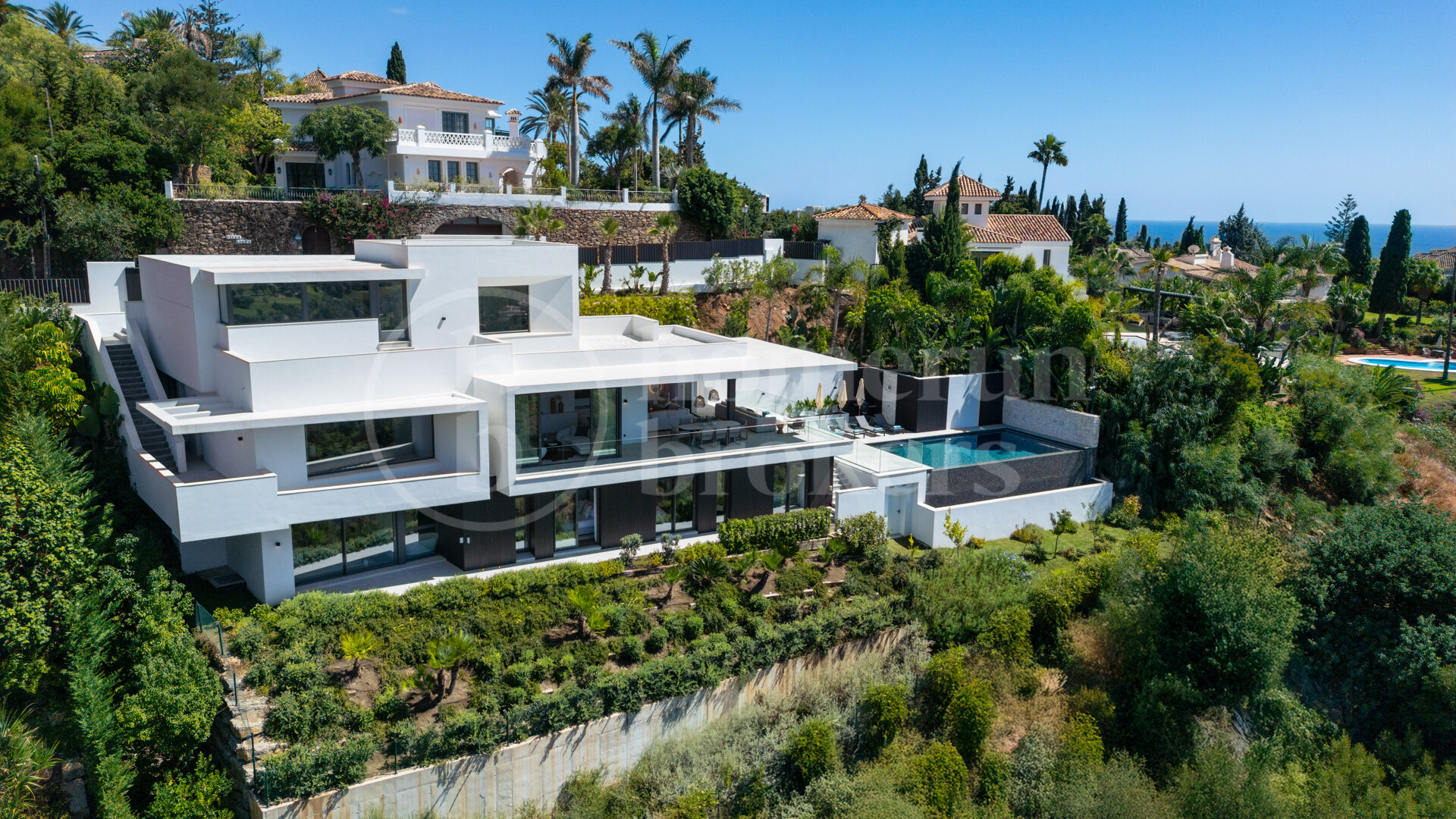 Villa Colina - Brand New Contemporary Villa with Sea Views