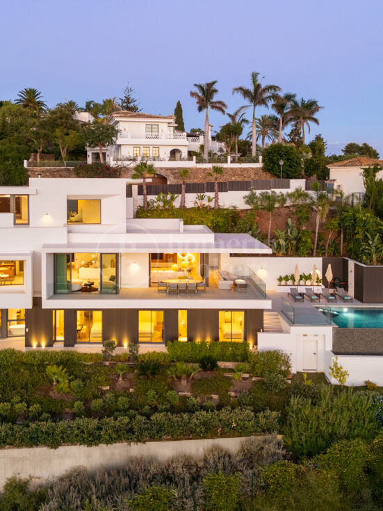 Villa Colina - Brand New Contemporary Villa with Panoramic Sea Views
