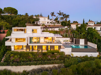 Villa Colina - Brand New Contemporary Villa with Sea Views
