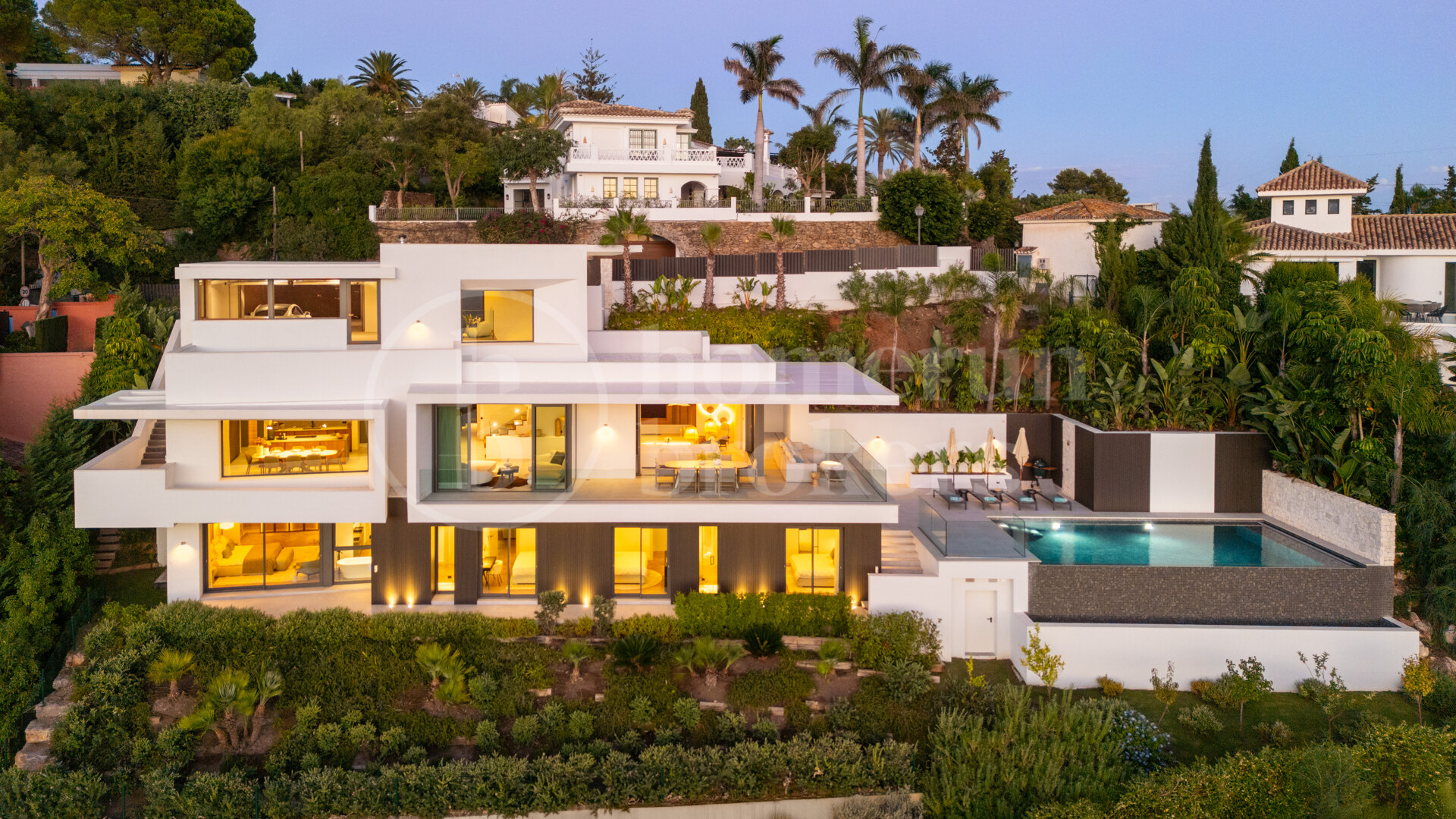 Villa Colina - Brand New Contemporary Villa with Sea Views