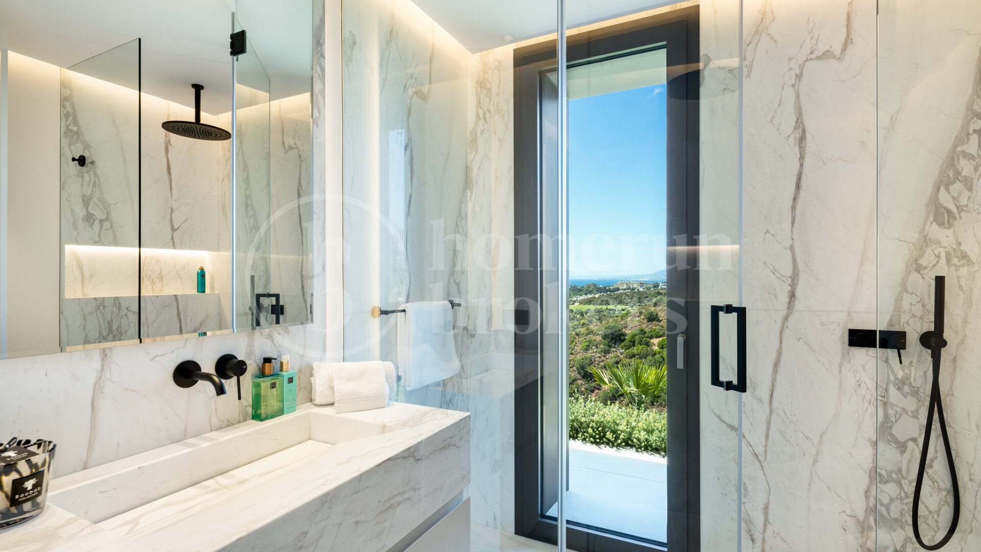 Villa Colina - Brand New Contemporary Villa with Sea Views