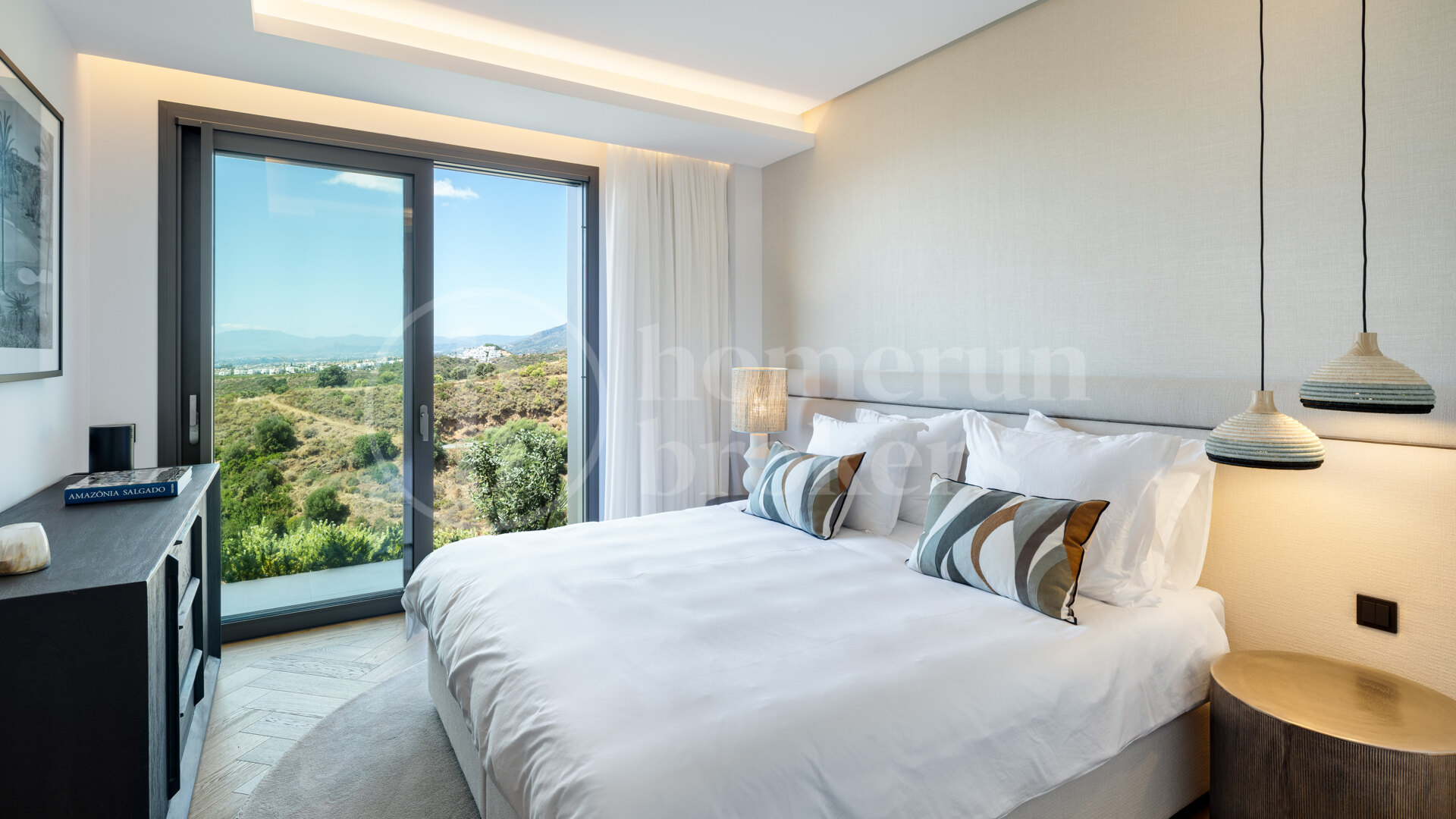 Villa Colina - Brand New Contemporary Villa with Sea Views