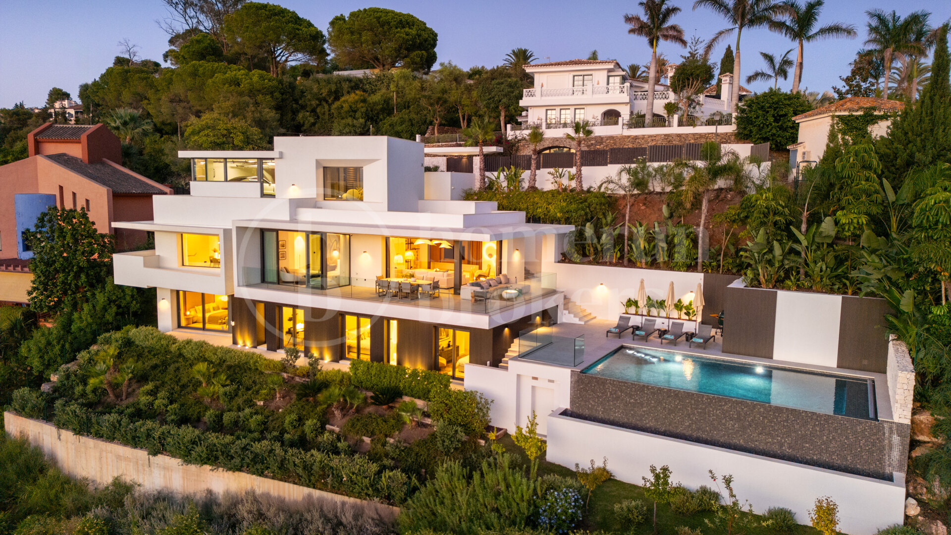 Villa Colina - Brand New Contemporary Villa with Sea Views