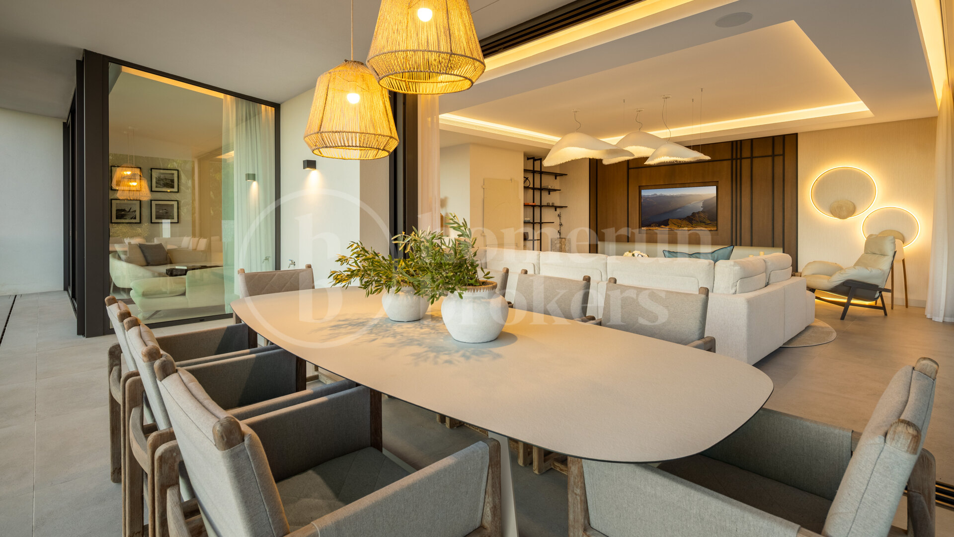 Villa Colina - Brand New Contemporary Villa with Sea Views