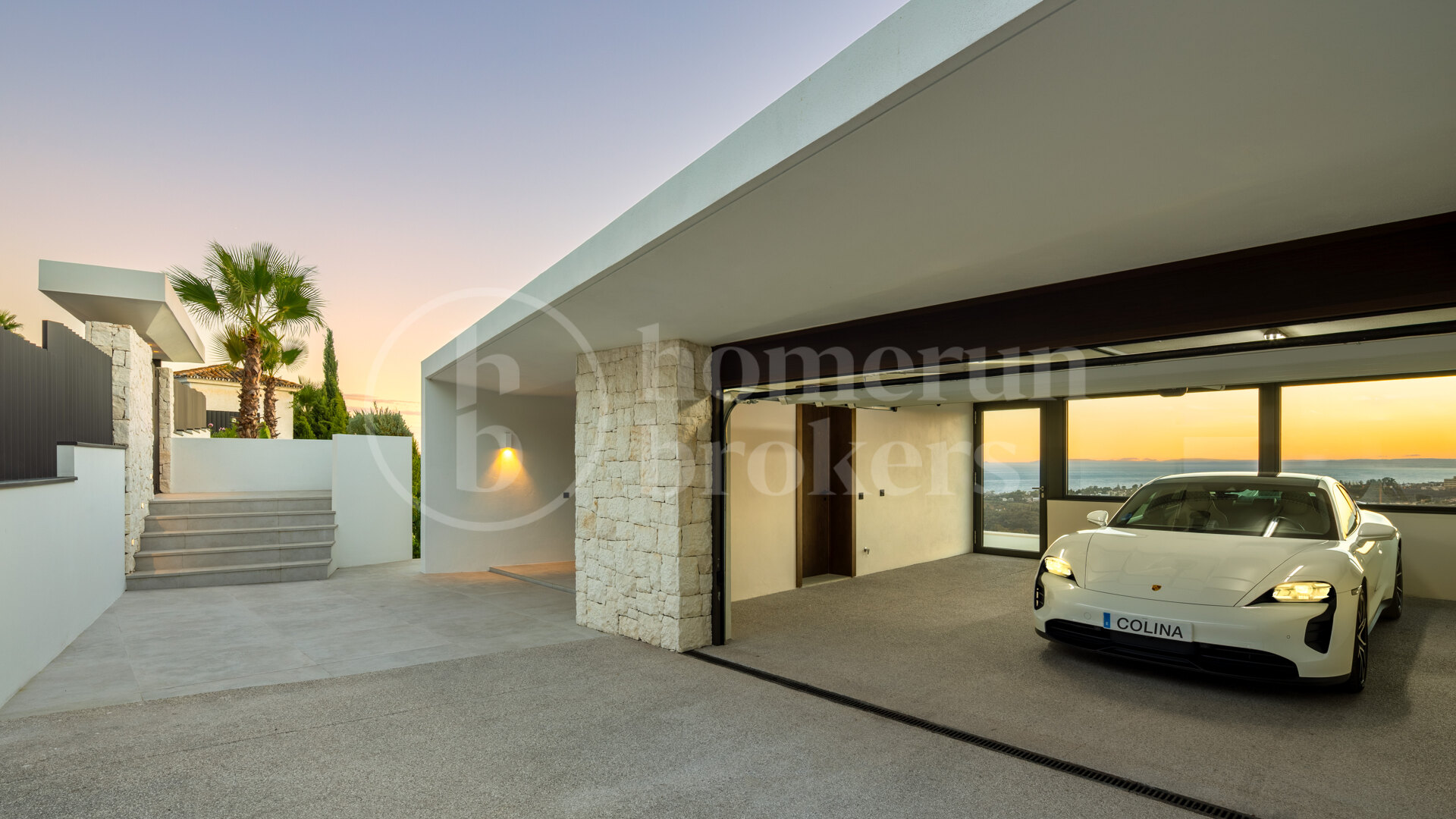 Villa Colina - Brand New Contemporary Villa with Sea Views